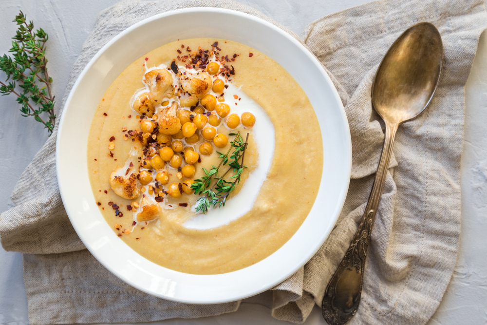 Fresh,Homemade,Roasted,Cauliflower,And,Chickpea,Soup,In,Bowls,On