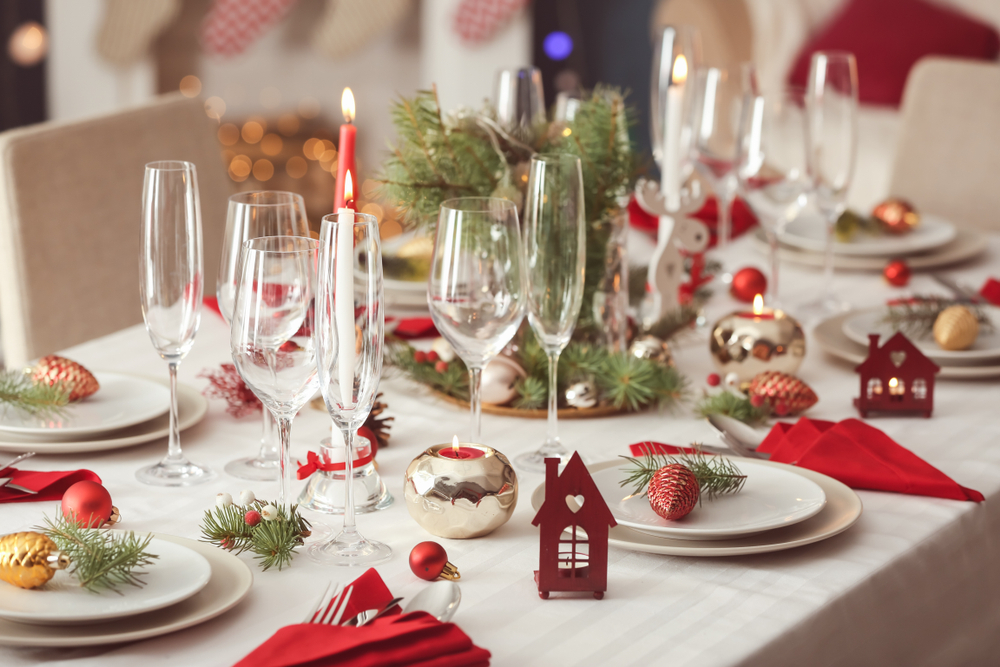 Stylish,Table,Setting,With,Burning,Candles,And,Christmas,Decorations