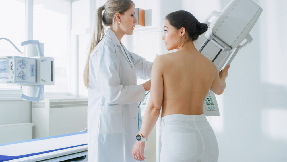 In,The,Hospital,,Mammography,Technologist,/,Doctor,Adjusts,Mammogram,Machine