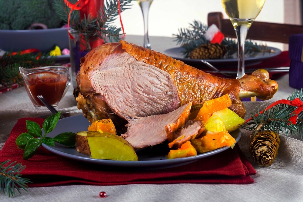 Leg,Of,A,Turkey,On,A,Christmas,Table