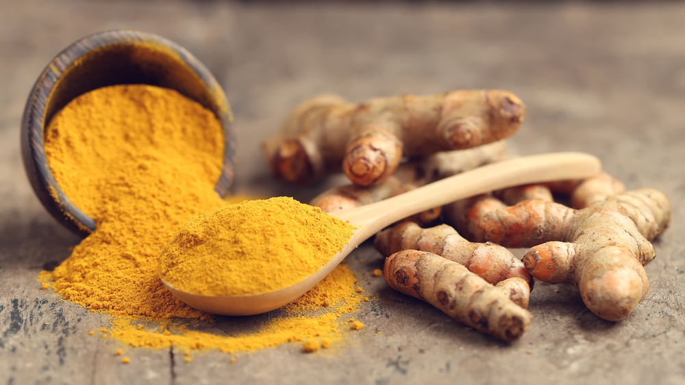 Turmeric,Powder,And,Fresh,Turmeric,On,Wooden,Background.