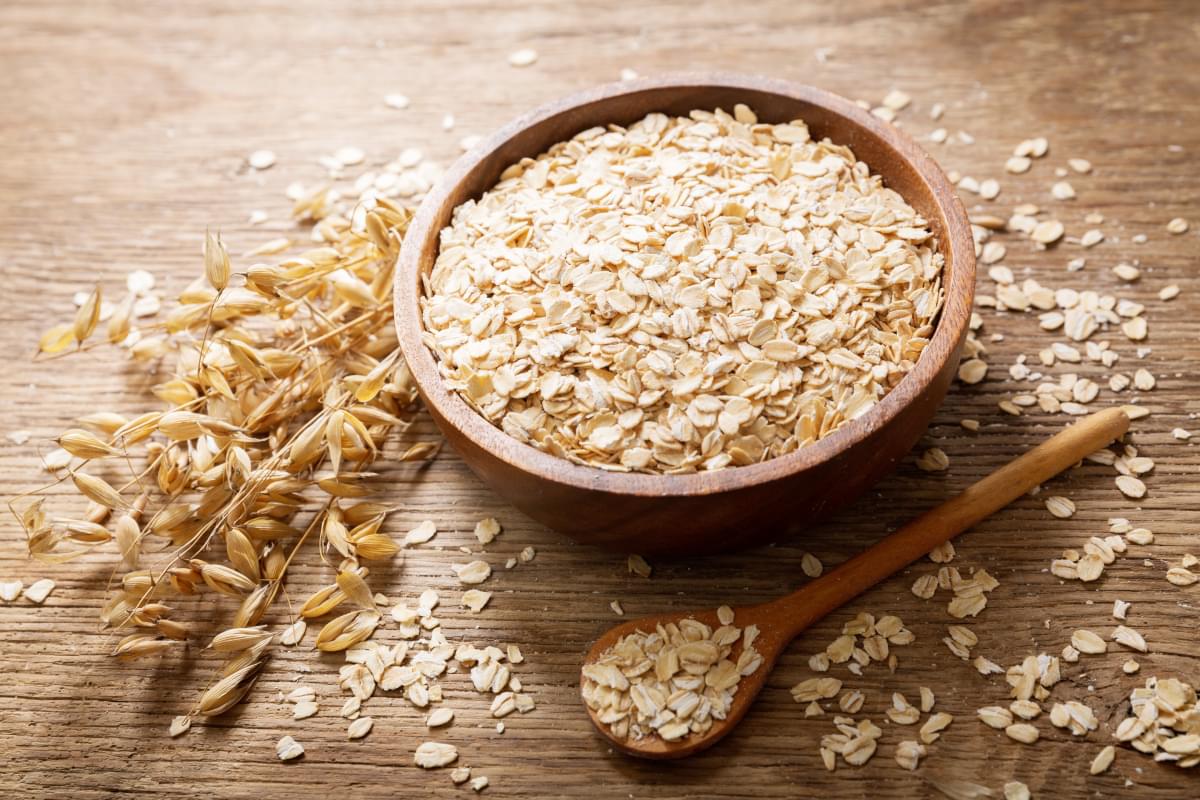 Oatmeal,Flakes,And,Ears,Of,Oat,On,Wooden,Table