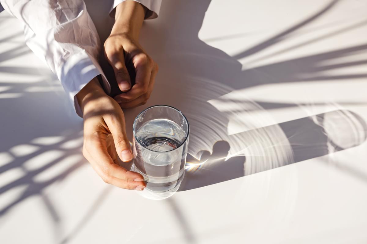 Woman's,Hands,And,A,Glass,Of,Clean,Water,On,The