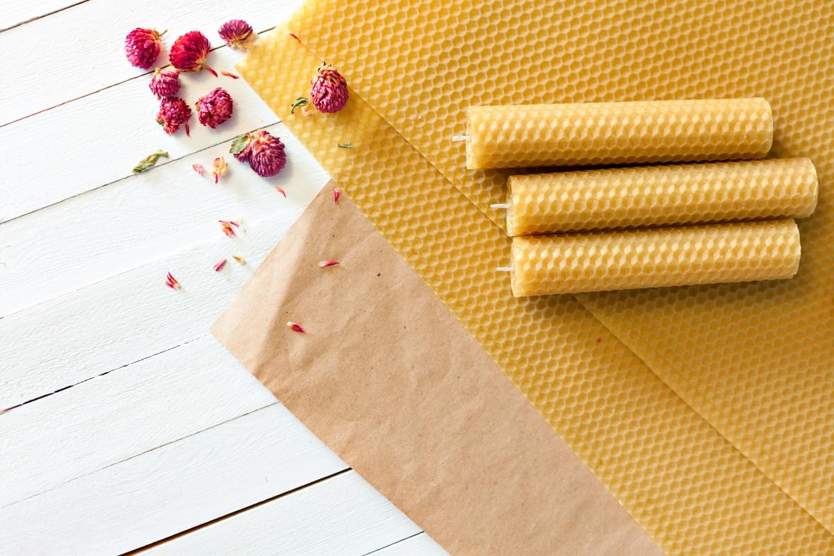 Candles,From,Beeswax,And,Natural,Dried,Flowers,Clover